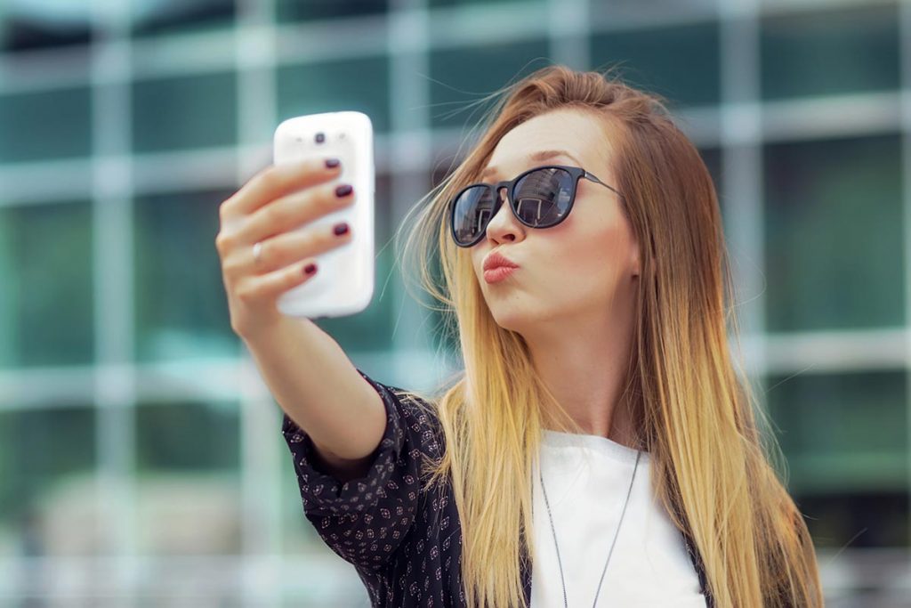 Time Lag Posting: Keep it Safe on Social Media